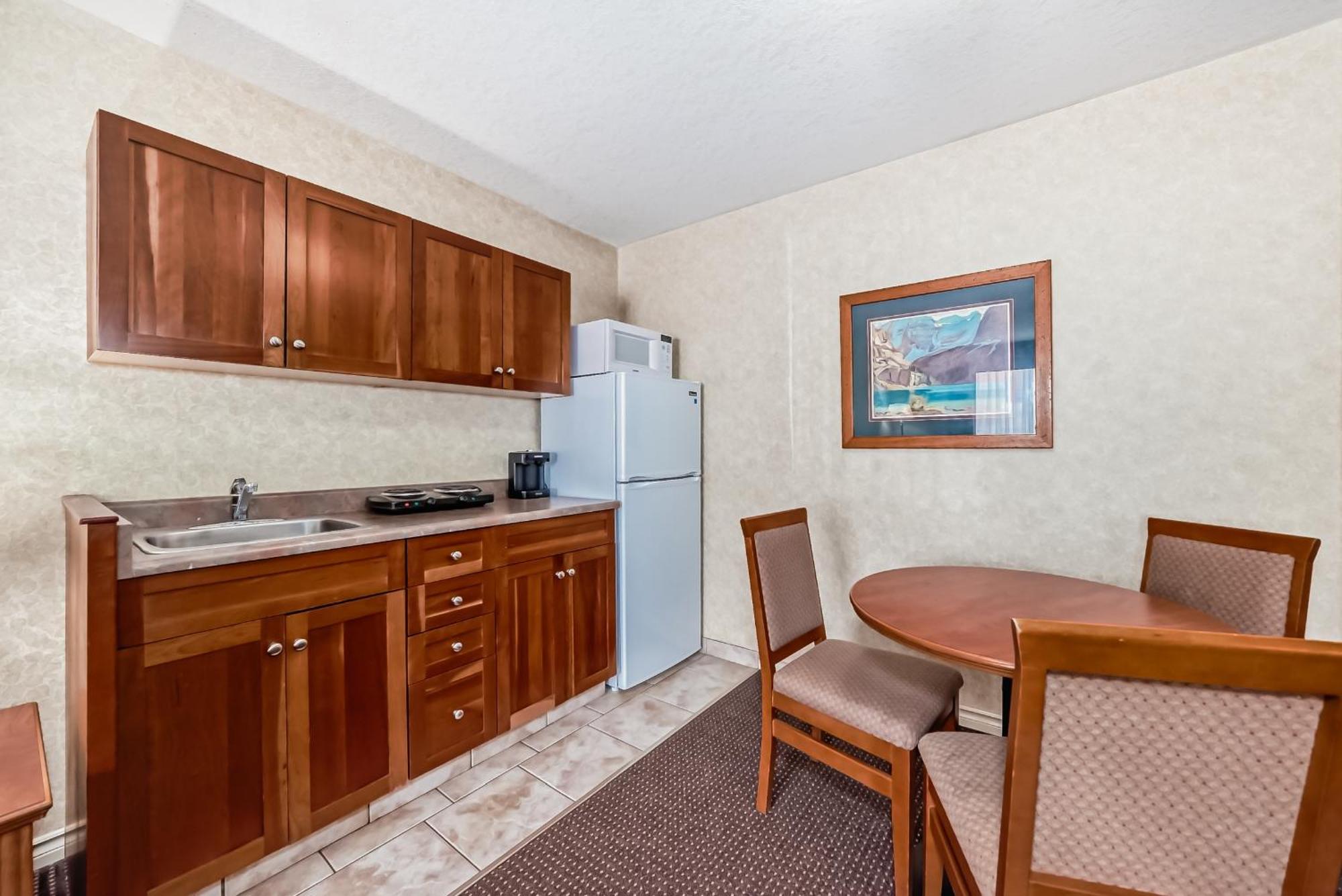 Stony Plain Inn & Suites Exteriér fotografie