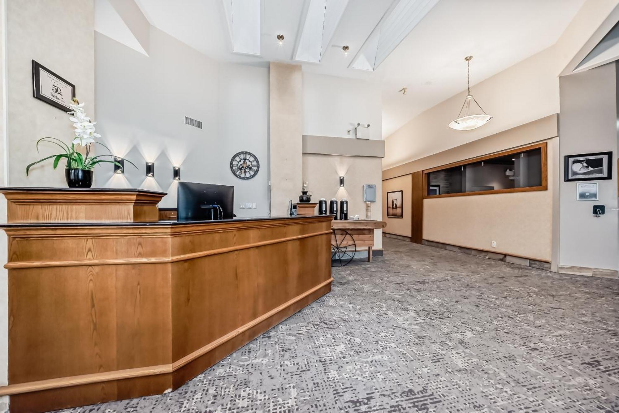 Stony Plain Inn & Suites Exteriér fotografie