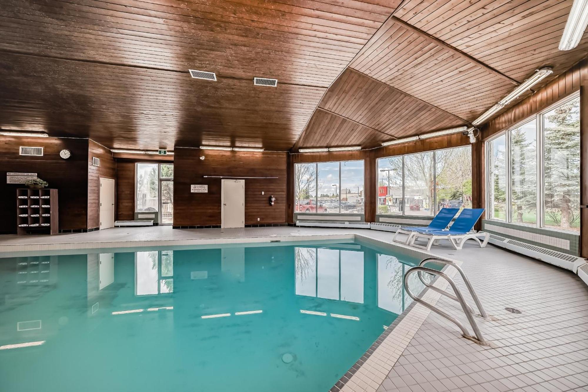 Stony Plain Inn & Suites Exteriér fotografie